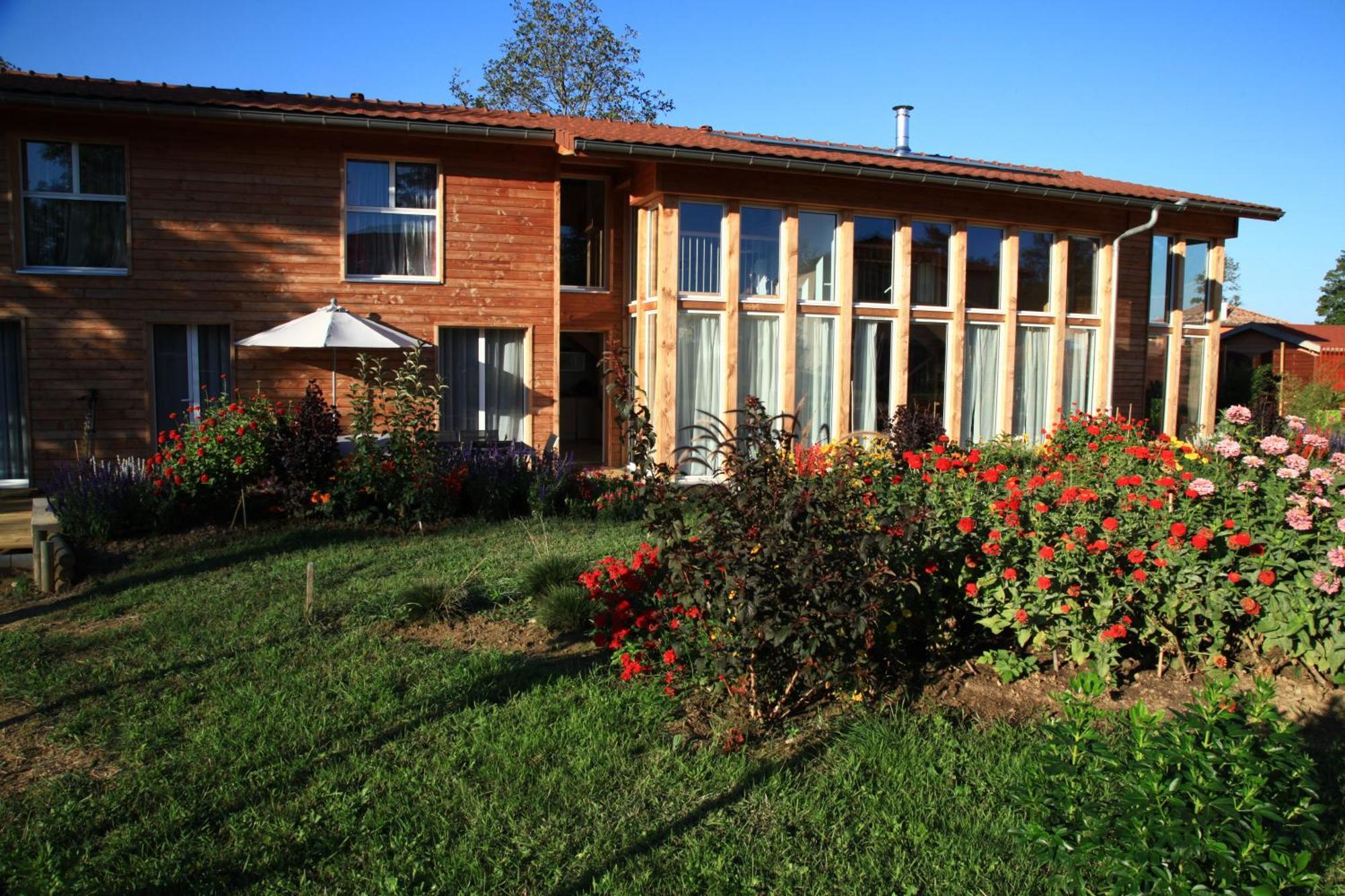 Maison Addama Neyron Exterior foto